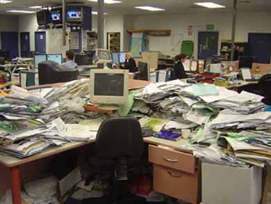 herald-messy-desk