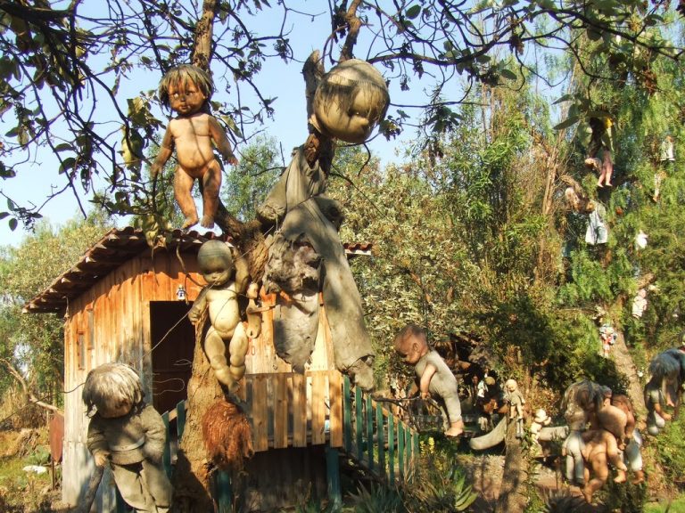 Creepy Dolls Island